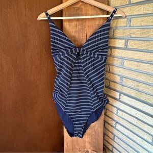 Athleta MT keyhole swimsuit